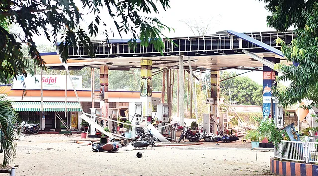 ପେଟ୍ରୋଲ ଟାଙ୍କିରେ ଛାତି ଥରା ଅଘଟଣ