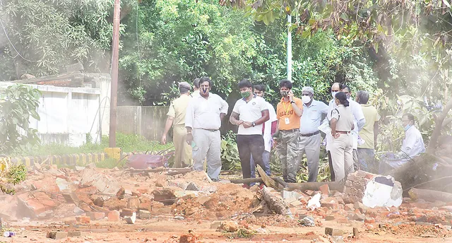 ଗ୍ୟାସ୍‌ ୱେଲ୍ଡିଂରୁ ବିସ୍ଫୋରଣ! ରାଜଭବନ ନିକଟ ଇଣ୍ଡିଆନ ଅଏଲ୍ ପେଟ୍ରୋଲ ପମ୍ପ ବିସ୍ଫୋରଣସ୍ଥଳରୁ ମିଳିଲା ମେରୁଦଣ୍ଡ, ମାଂସଖଣ୍ଡ