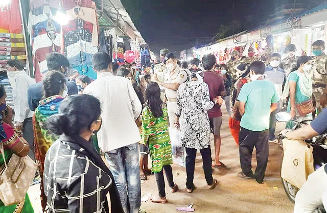 ମାର୍କେଟ ବିଲ୍‌ଡିିଂ ସମେତ ବିଭିନ୍ନ ସ୍ଥାନରେ ଚଢ଼ଉ, ଅମାନିଆଙ୍କଠାରୁ ଜରିମାନା, ଦୁଇ ଦୋକାନ ସିଲ୍‌