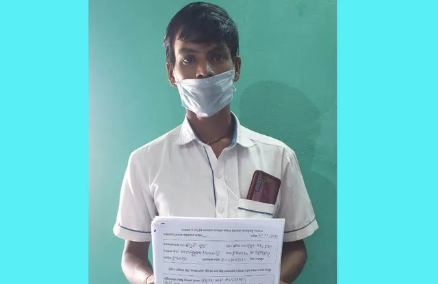 ମଟର ସାଇକେଲ ଥିବାରୁ ରାସନ କାର୍ଡ ତାଲିକାରୁ ବାଦ ପଡ଼ିଲେ ବୁଣାକାର ଯୁବକ