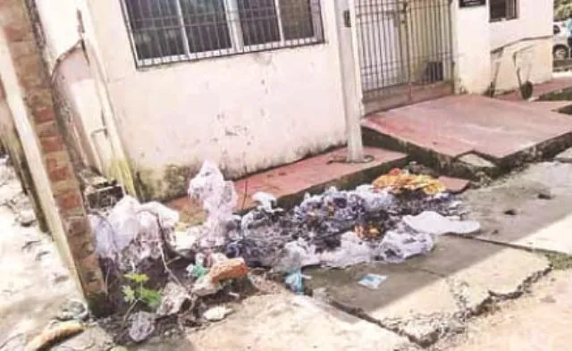 ଏସ୍‌ସିବି ଶବ ସ˚ରକ୍ଷଣ ଗୃହ ସାମ୍ନାରେ ପୋଡ଼ାଯାଉଛି ପିପିଇ କିଟ୍‌, ପୂର୍ବରୁ ଅଭିଯୋଗ ଥିଲେ ବି କାର୍ଯ୍ୟାନୁଷ୍ଠାନ ଶୂନ