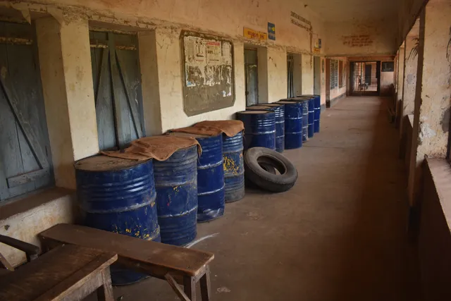 ରାଜଧାନୀ ଛାତି ଉପରେ ସରକାରୀ ସ୍କୁଲ ସ୍ଥିତି ଏମିତି : ଶ୍ରେଣୀଗୃହ ଏବେ ପିଡିଏସ୍‌ ଗୋଦାମ