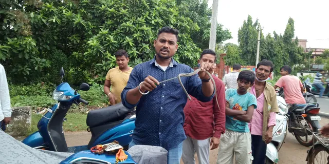 ଭଞ୍ଜନଗରରେ ପୁଣି ସ୍କୁଟିରୁ ବାହାରିଲା ସାପ