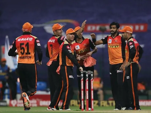 ଆଇପିଏଲ୍‌: ମୁମ୍ବାଇ ଇଣ୍ଡିଆନ୍ସ ବିପକ୍ଷରେ ଟସ୍‌ ଜିଣି ବୋଲିଂ ନିଷ୍ପତ୍ତି ନେଲା ସନରାଇଜର୍ସ ହାଇଦ୍ରାବାଦ୍‌