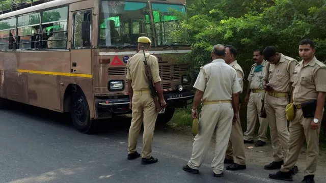 ହାଥରସ୍ ଗଣଦୁଷ୍କର୍ମ ମାମଲା: ପୀଡ଼ିତାଙ୍କ ପରିବାରର ସୁରକ୍ଷା ପାଇଁ ମୁତୟନ ଥିବା ୩ଜଣ ପୁଲିସକର୍ମୀ କରୋନା ସଂକ୍ରମିତ