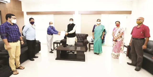 ଓଡ଼ିଶା ବିଶ୍ୱବିଦ୍ୟାଳୟ(ସଂଶୋଧିତ) ଅଧ୍ୟାଦେଶ ବିବାଦ ପ୍ରସଙ୍ଗ : କଳା ବ୍ୟାଜ୍‌ ପିନ୍ଧିବେ ପ୍ରଫେସର