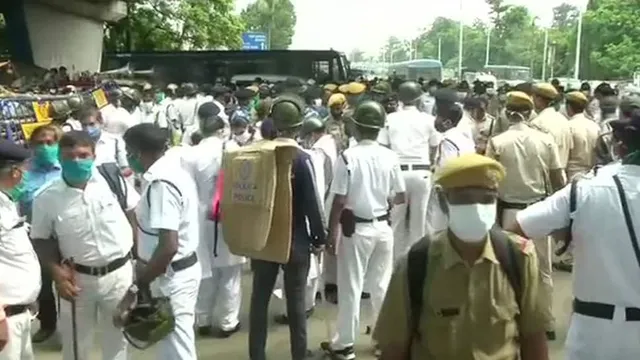 ‘ନବାନ୍ନ ଚଲୋ‘ ପ୍ରତିବାଦ ପଦଯାତ୍ରା ସମୟରେ ପଶ୍ଚିମବଙ୍ଗ ବିଜେପି କର୍ମୀ ଓ ପୁଲିସ ମଧ୍ୟରେ ସଂଘର୍ଷ; ହାଓଡ଼ା ଓ ହୁଗୁଳୀ ସେତୁ ବନ୍ଦ