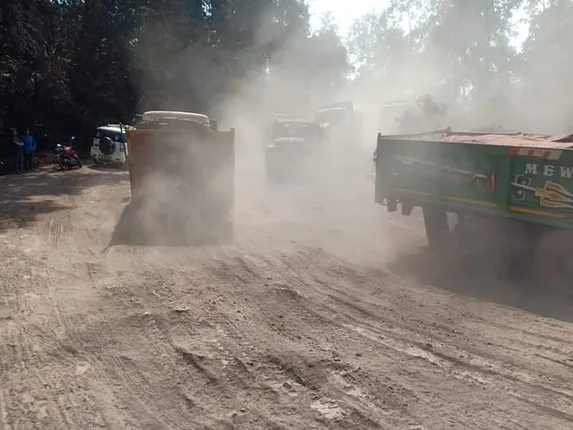 ଧୂଳିରେ ଉବୁଟୁବୁ ବରସୁଆଁ-ଟେନସା ରାସ୍ତା; ଜନଜୀବନ ଅସ୍ତବ୍ୟସ୍ତ