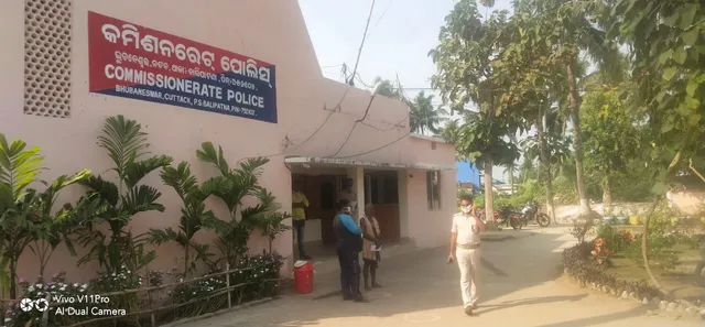 ଜମିବାଡ଼ି ବିବାଦକୁ କେନ୍ଦ୍ରକରି ୨ ଭାଇଙ୍କ ମଧ୍ୟରେ ଗଣ୍ଡଗୋଳ, ଦେଢ଼ଶୁର ମାଡରେ ଭାଇ ବୋହୂ ଆହତ