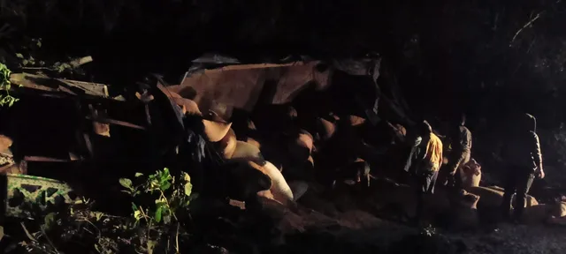 ଦିଗପହଣ୍ଡି ଘାଟିରେ ପୁଣି ଦୁର୍ଘଟଣା: ଓଲଟିଲା ଦୁଇଟି ଟ୍ରକ୍