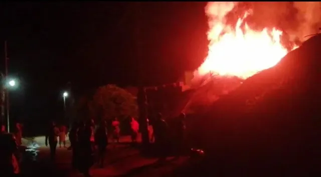 କାମାକ୍ଷାନଗର: ଭୟାବହ ଅଗ୍ନିକାଣ୍ଡରେ ଚାରି ବଖରା ଘର ଭସ୍ମୀଭୂତ