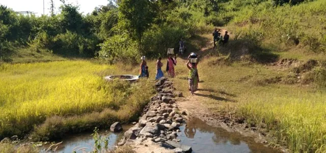 ଚୁଆ ପାଣିରେ ବଞ୍ଚିଛନ୍ତି ଗୟଲଯୋଡି ଗ୍ରାମବାସୀ