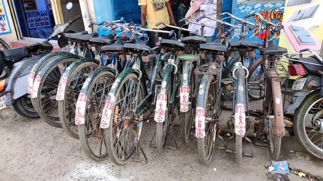 ରେଶମ ସହରରେ ଲୋପ ପାଉଛି ଭଡ଼ା ସାଇକେଲ୍‌ ପରମ୍ପରା; ବିଶ୍ବାସ ଓ ଭରସାରେ ଚାଲିଥିଲା ବେପାର