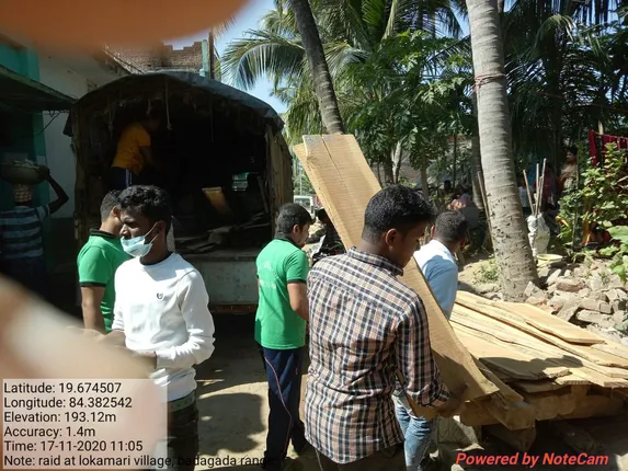 ଲକ୍ଷାଧିକ ଟଙ୍କାର କାଠପଟା ଜବତ 