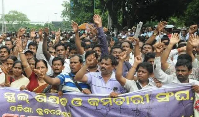 ରାସ୍ତାକୁ ଓହ୍ଲାଇବେ ସ୍କୁଲ, କଲେଜ ଶିକ୍ଷକ