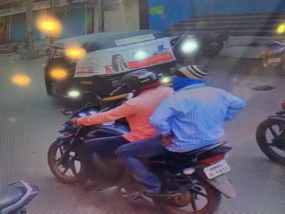 ନୟାସଡକ ଘରୋଇ ଋଣ ସ˚ସ୍ଥାରୁ ଡକାୟତି ଘଟଣା: ଏବେ ବି ହାତ ଖାଲି, ମୋବାଇଲ୍‌ ଟ୍ରାକ୍‌ ଓ ସିସିଟିଭି ଫୁଟେଜ୍‌ ଭରସା