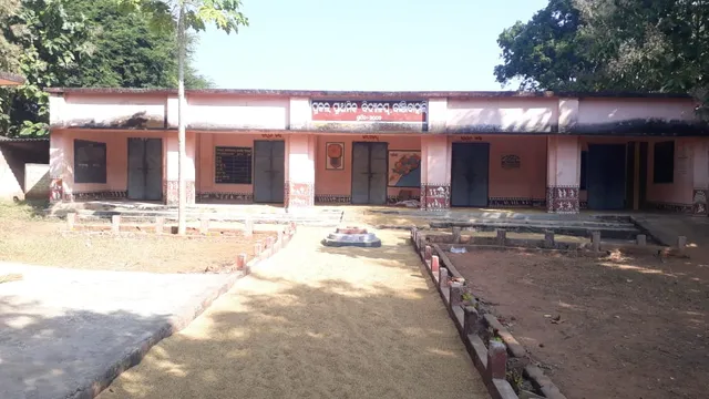 ଶିକ୍ଷା ବିଭାଗ ବାୟା, ରୟତି ଜମିରେ ସରକାରୀ କୋଠା