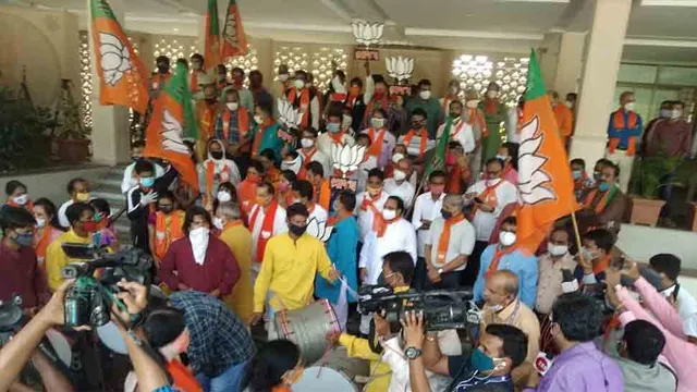 ଗୁଜୁରାଟ ବିଧାନସଭା ଉପନିର୍ବାଚନ: ବିଜେପି ୭, କଂଗ୍ରେସ ୧ ଆସନରେ ଅଗ୍ରଣୀ