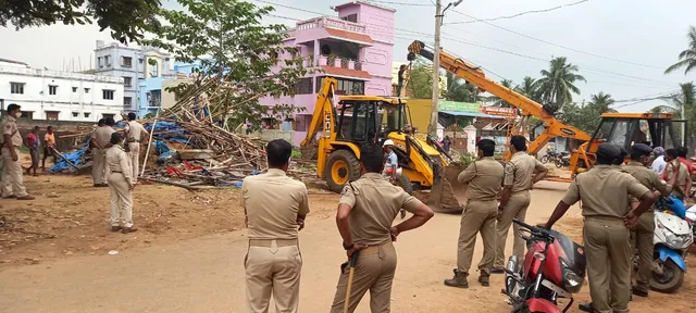 ନୂଆଗାଁ ବଜାର ଦୁର୍ଗାପୂଜା ମଣ୍ଡପ ଭଙ୍ଗାକୁ ନେଇ ଉତ୍ତେଜନା