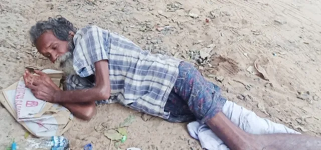 ସ୍ବେଚ୍ଛାସେବୀଙ୍କ ଦ୍ବାରା ଉଦ୍ଧାର ହେଲେ ଅସହାୟ ବୃଦ୍ଧ