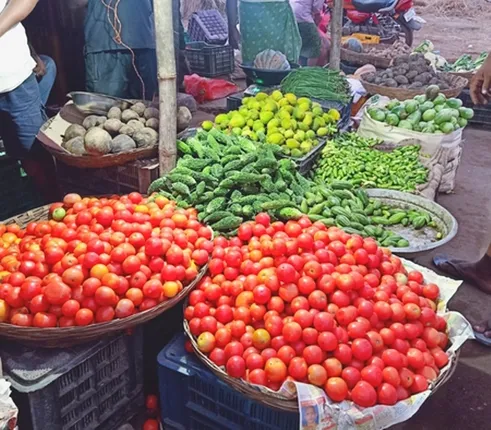 ମାସକ ପରେ କମିବ ଆଳୁ-ପିଆଜ ଦର; କାର୍ତ୍ତିକରେ ପରିବା ବଜାର ଉପରମୁହାଁ