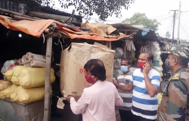 କେବଳ ଖୁଚୁରା ଦୋକାନରେ ପଲିଥିନ୍‌ ଚଢ଼ାଉ; ପ୍ରସ୍ତୁତକାରୀ କମ୍ପାନିକୁ ଆଖି ବୁଜିଛି ସିଏମ୍‌ସି