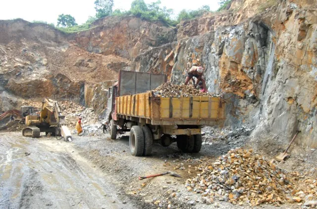 ଲଘୁ ଖଣିଜ୍ ଲୁଟ୍ ଅଣାୟତ୍ତ: ଚୋରା ପଥର ଓ ବାଲି ବେପାରୀଙ୍କ ଚରାଭୂଇଁ ପାଲଟିଛି ଯାଜପୁର