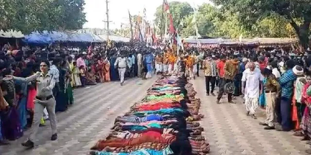 ଗର୍ଭବତୀ ହେବାକୁ ‘ଆଶୀର୍ବାଦ’ ଦେବା ପାଇଁ ଭୂମି ଉପରେ ଶୋଇଥିବା ଶତାଧିକ ମହିଳାଙ୍କ ଉପରେ ଚାଲିଲେ ପୁରୋହିତ: ଭିଡିଓ ହେଲା ଭାଇରାଲ