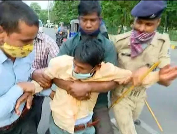 ବିଧାନସଭା ସମ୍ମୁଖରେ ୩ ଜଣ ଚାଷୀଙ୍କ ଆତ୍ମାହୂତି ଉଦ୍ୟମ