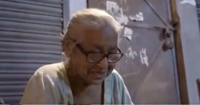 କୌଣସି ସ୍ଥାନରୁ ସାହାଯ୍ୟ ନପାଇ ରାସ୍ତାପାର୍ଶ୍ବରେ ଚା’ ଓ ପରଟା ବିକି କଷ୍ଟରେ ଗୁଜୁରାଣ ମେଣ୍ଟାଉଛନ୍ତି ବୃଦ୍ଧା