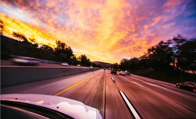 ବାପାଙ୍କ କାର ଚୋରି କରି ପ୍ରେମିକାଙ୍କୁ ଧରି ଘଣ୍ଟା ପ୍ରତି ୧୫୦କିମି ବେଗରେ ଯାଉଥିବା ନାବାଳକ ପ୍ରେମିକକୁ ଧରିଲା ପୁଲିସ