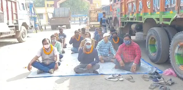 ଦୁଇ ଟ୍ରକ ସଂଘର ବିବାଦ ଯୋଗୁଁ ସିପିପି ପ୍ଲାଣ୍ଟରୁ ପାଉଁଶ ପରିବହନ ଠପ୍‌