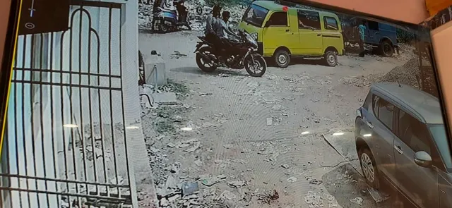 ପଦ୍ମପୁରରେ ବ୍ଲାକ୍‌ ପଲସର ଆତଙ୍କ, ବୃଦ୍ଧାଙ୍କ ଠାରୁ ଝାମ୍ପିନେଲେ ୧ଲକ୍ଷ ଟଙ୍କା