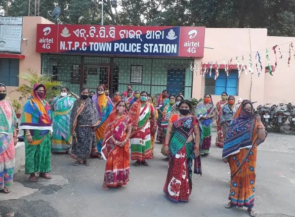 କଣିହାଁ : କ୍ଷତିଗ୍ରସ୍ତଙ୍କୁ ନିଯୁକ୍ତି ନଦେଇ ମେସିନ ଲଗାଇ କାମକରୁଥିବା ଯୋଗୁଁ ଏମସିଏଲକୁ ଗ୍ରାମବାସୀଙ୍କ ବିରୋଧ, ଥାନାରେ ଅଭିଯୋଗ