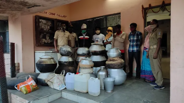 ମଦ ବିକି ଧରାପଡ଼ିଲେ ୧୩, ୧୨୩ ଲିଟର ଦେଶୀ, ୪୦ ବୋତଲ ବିଦେଶୀ ମଦ ଜବତ
