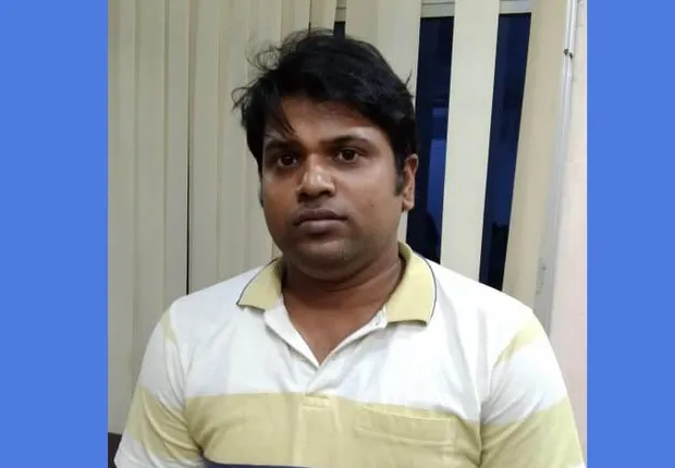 ବିବାହ ସାର୍ଟିଫିକେଟ୍‌ ପାଇଁ ୨୫ଶହ ଲାଞ୍ଚ, ଭିଜିଲାନ୍ସ ଜାଲରେ କମ୍ପ୍ୟୁଟର୍‌ ପ୍ରୋଗ୍ରାମର୍