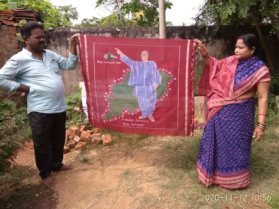 ବିଜୁବାବୁଙ୍କ ଚିତ୍ର ଥିବା ସମ୍ବଲପୁରୀ ବସ୍ତ୍ର ବୁଣିଲେ ବାନ୍ଧ କଳାକାର ପଞ୍ଚାନନ, ନବୀନ ନିବାସ ଯାଇ ମୁଖ୍ୟମନ୍ତ୍ରୀଙ୍କୁ ଦେବେ ଉପହାର