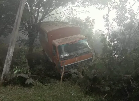 କ୍ୟାଣ୍ଟର ଦୁର୍ଘଟଣା; ହୃଦ୍‌ଘାତରେ ଚାଳକ ମୃତ, ହେଲପର ଅଳ୍ପକେ ବର୍ତ୍ତିଲେ