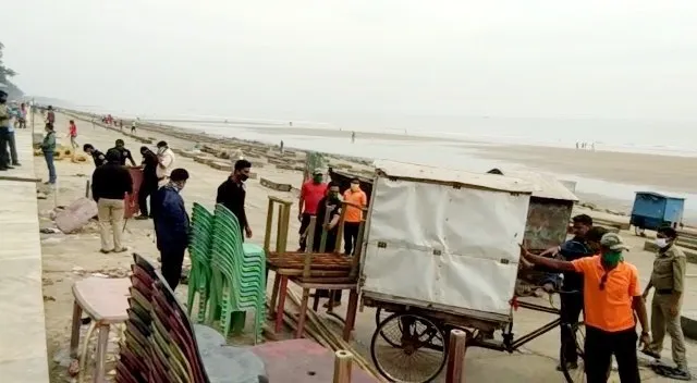 ବେଳାଭୂମିରୁ ଉଠାଦୋକାନୀଙ୍କୁ ଉଚ୍ଛେଦ, ଫଟୋ ଉଠାଇବାରୁ ସାମ୍ବାଦିକଙ୍କୁ ମାଡ଼