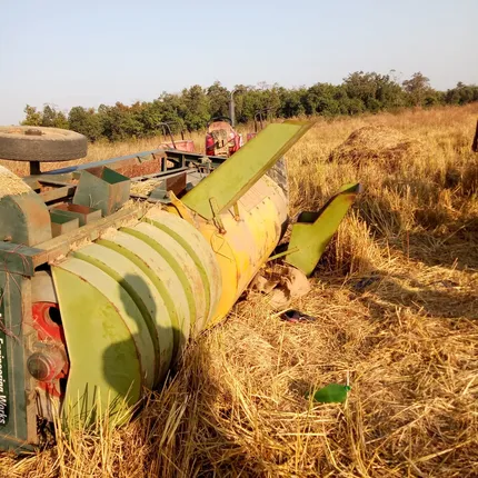 ଧାନ ଅମଳ ମେସିନ ଓଲଟି ବାଳକ ମୃତ,  ଜଣେ ଆହତ 