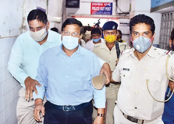 ତଥାପି ମୁହଁ ଫୁଟାଣି : ‘ମୋ ପୁଅର ଦରମା ମାସକୁ କୋଟିଏ’