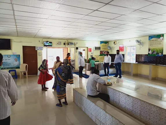 ଦୀର୍ଘ ସାତମାସ ପରେ ଖୋଲିଲା ଆହାର କେନ୍ଦ୍ର; ପ୍ରଥମ ଦିନରେ  ୧୦୦ଜଣଙ୍କ ପାଇଁ ଖାଦ୍ୟ ଆସିଲା