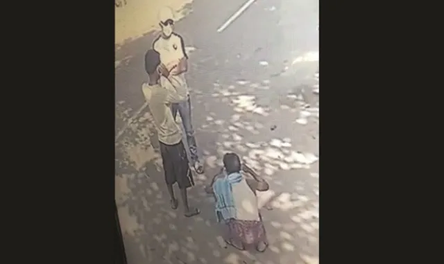 ମାସ୍କ ପିନ୍ଧି ନ ଥିଲେ ବୋଲି ଚାଷୀଙ୍କୁ କାନଧରି ଉଠ୍‌ବସ୍ କଲେ ତହସିଲଦାର, ଜିଲ୍ଲାପାଳଙ୍କ ତଦନ୍ତ ନିର୍ଦ୍ଦେଶ