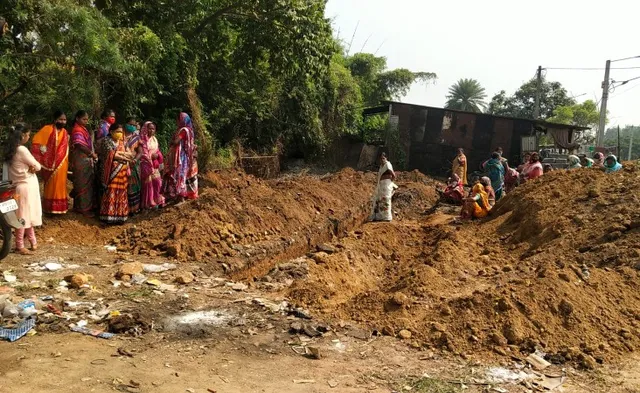 ସୂଚନାଫଳକ ନ ଥାଇ ଭେଣ୍ଡିଂ ଜୋନ ନିର୍ମାଣକୁ ବିରୋଧ କଲେ ସ୍ଥାନୀୟ ମହିଳା