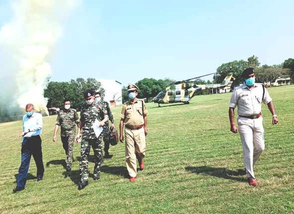 ପୁଲିସ ଡିଜି ଅଭୟଙ୍କ କଳାହାଣ୍ଡି-କନ୍ଧମାଳ ଗସ୍ତ: ମାଓ ନିୟନ୍ତ୍ରଣ ପାଇଁ ପୁଲିସ ଓ ସିଆରପିଏଫ ସମନ୍ୱୟ ପାଇଁ ସମୀକ୍ଷା ବୈଠକ 