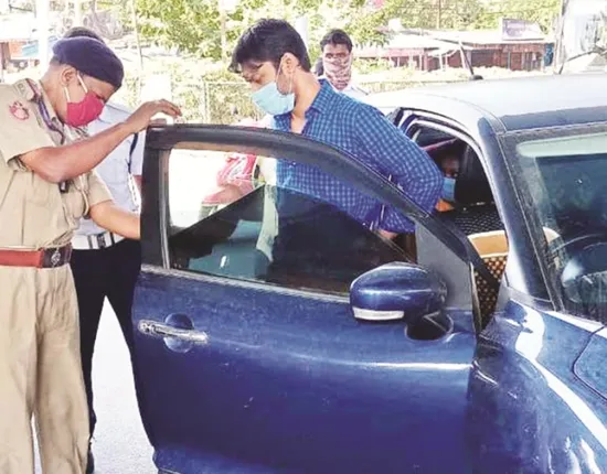 ଗାଡ଼ିରେ କଳାକାଚ ନିଷେଧ ଘଟଣା : ଧରାପଡ଼ିଲେଣି ୧୪୦ ଅମାନିଆ