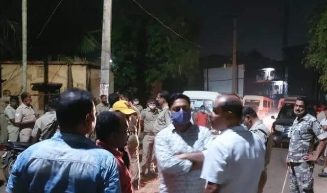 ଚାନ୍ଦିପୁରରେ ପ୍ରାକ୍ ନିର୍ବାଚନୀ ହିଂସା: ହୋଟେଲରେ ପଶି ଜଣେ ଯୁବକଙ୍କୁ ମରଣାନ୍ତକ ଆକ୍ରମଣ, ଦୁଇ ଗୁରୁତର