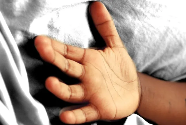 ରୋଗୀ ମୃତ୍ୟୁକୁ ନେଇ ନର୍ଲା ଗୋଷ୍ଠୀ ସ୍ୱାସ୍ଥ୍ୟକେନ୍ଦ୍ର ବାହାରେ ଉତ୍ତେଜନା; ତ୍ରୁଟିପୂର୍ଣ୍ଣ ଚିକିତ୍ସା ଅଭିଯୋଗ