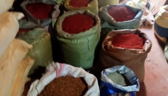 ପୋକ ସାଲୁବାଲୁ ଖୁଦରୁ ମସଲା ତିଆରି; ୫ ଲକ୍ଷ ଟଙ୍କାର ସାମଗ୍ରୀ ଜବତ