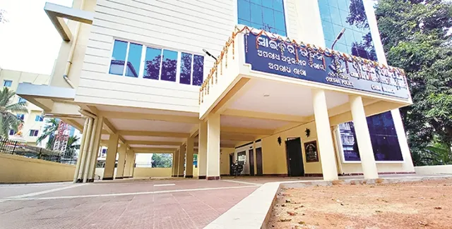 ସାଇବର କମ୍ପ୍ଲେକ୍ସ ଖୋଲିବାଠାରୁ ଥାନାରେ ତାଲା, ଫେରୁଛନ୍ତି ଅଭିଯୋଗକାରୀ